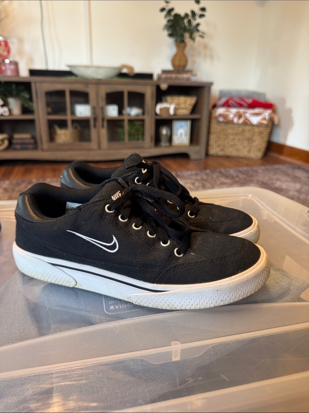 Nike Men’s Black and White Low-Top Sneakers